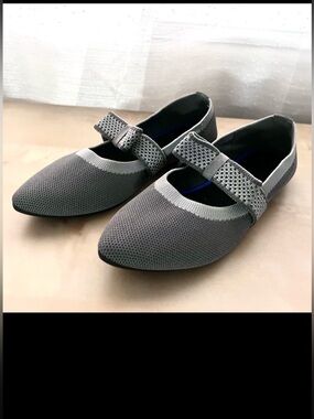 Knit fabric bow accent pointed toe Mary Jane